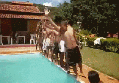 Неудачные прыжки в бассейне (16 гифок)