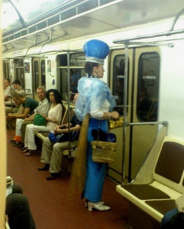 Прикольные фотографии пассажиров метро (29 фото)
