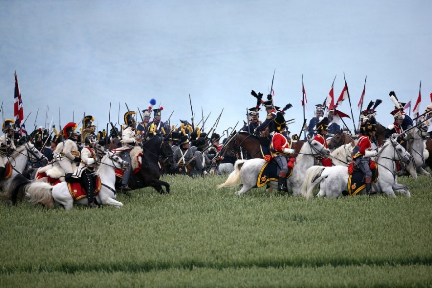 Реконструкция битвы при Ватерлоо (17 фото)