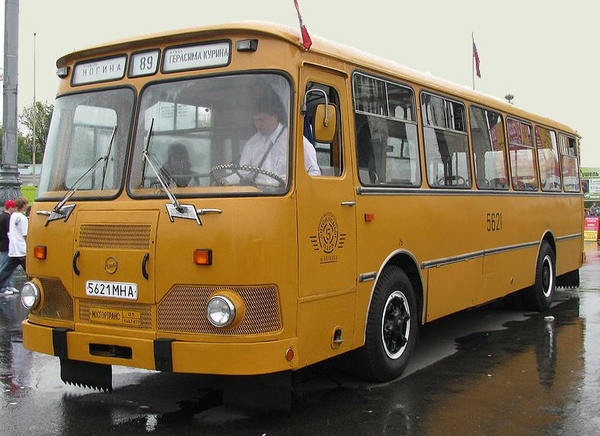 ЛиАЗ-677 - пассажирский автобус советской эпохи (11 фото)