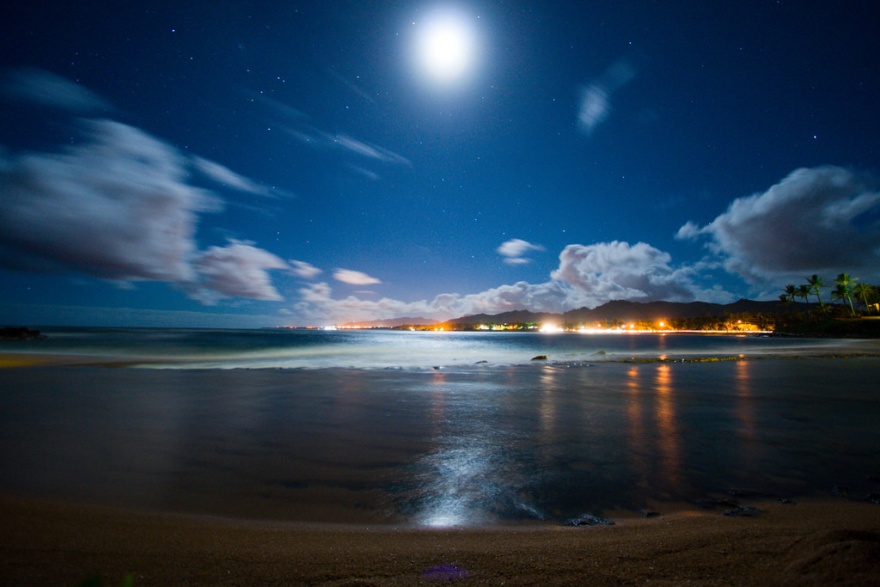 Классные фото лунной дорожки на поверхности моря (28 фото)