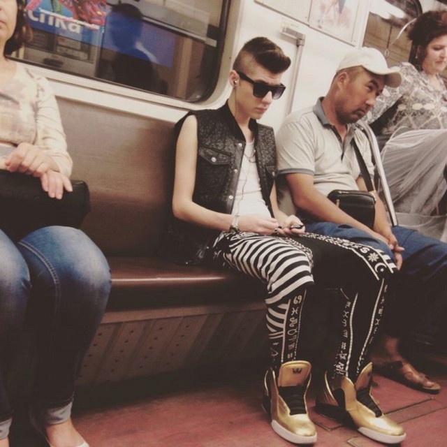 Модные пассажиры метро (20 фото)