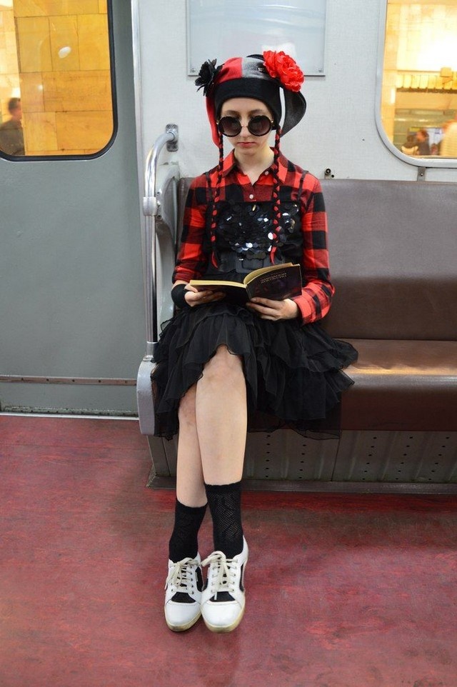 Модные пассажиры метро (20 фото)