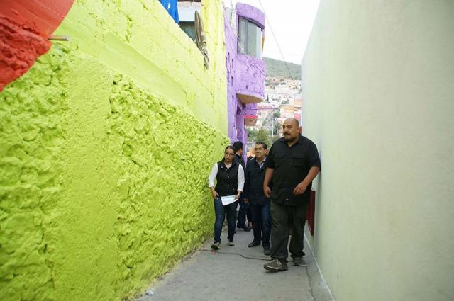 Радужное граффити в Мексике