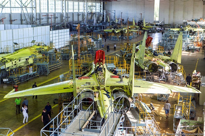 На заводе Су-35