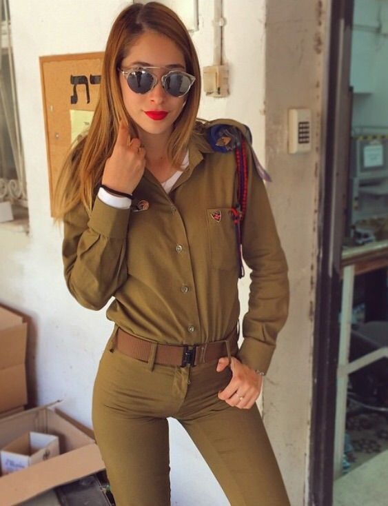 Солдат армии Израиля на службе и на отдыхе (15 фото)