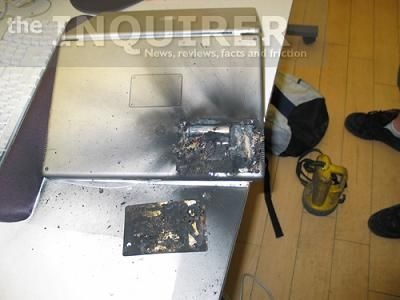 В одном из офисов взорвался ноутбук (7 фото)
