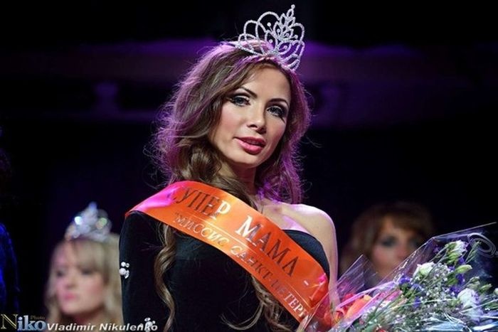 Мать шестерых детей Екатерина Кирмель победила в конкурсе «Миссис Россия-2015»