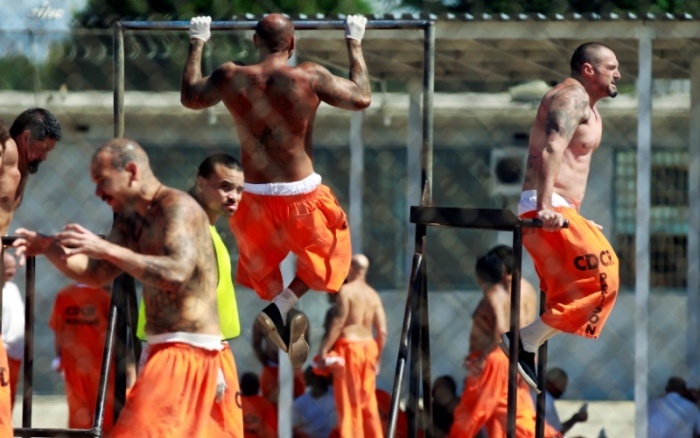 Тренировка для тела, разработанная заключенными (10 фото)
