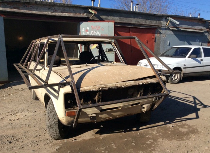 Самодельный танк сделал житель Таганрога из автомобиля ВАЗ-2106 (6 фото)