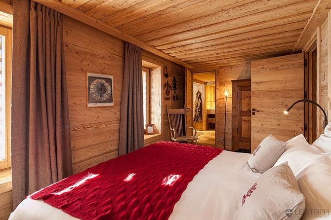 Отель во Франции из старой древесины