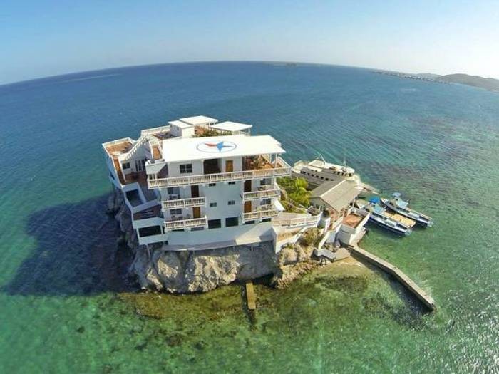 Люксовый отель на крошечном островке (16 фото)
