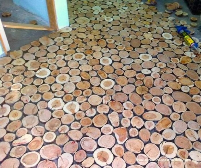 Необычный пол из деревянных дисков (10 фото)