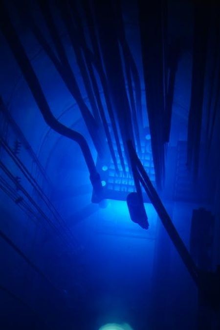 Удивительное свечение в ядерных реакторах (6 фото)