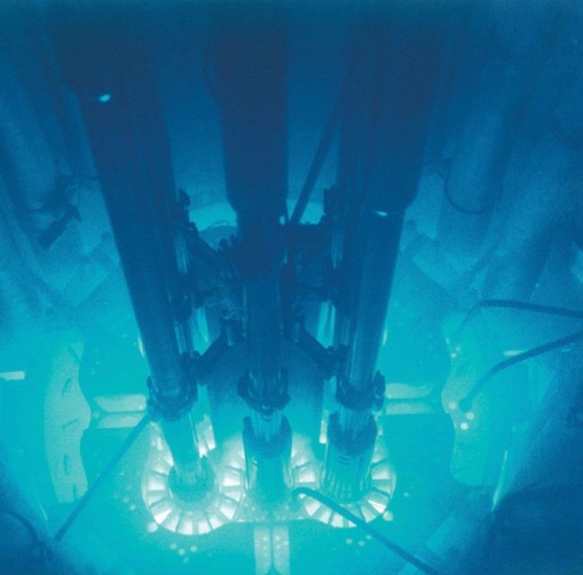 Удивительное свечение в ядерных реакторах (6 фото)