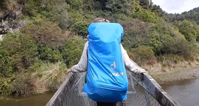 Туристы в Новой Зеландии упали в реку с подвесного моста (3 фото + видео)