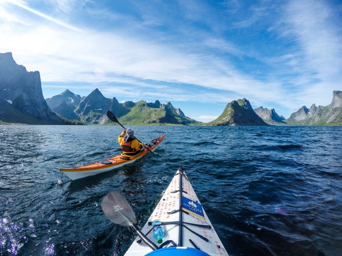 Путешествие по норвежским фьордам с Томашем Фурманеком на байдарке (23 фото)