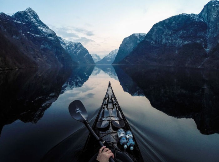 Путешествие по норвежским фьордам с Томашем Фурманеком на байдарке (23 фото)