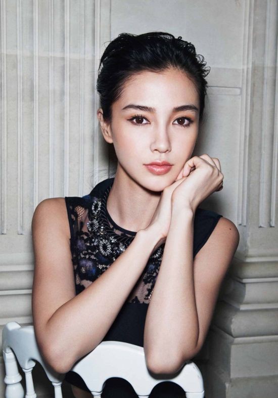 Натуральность своей красоты  пришлось доказывать китайской актрисе Енг Вин (Анджеле Бэйби) (21 фото)