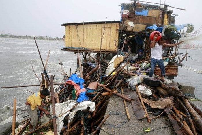 Тайфун Коппу обрушился на Филиппины (42 фото)