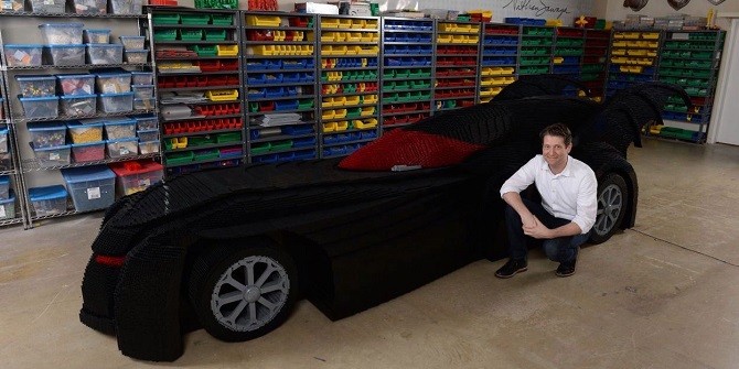 Автомобиль Бэтмена из кубиков LEGO