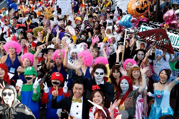 Как Японцы празднуют Хэллоуин (16 фото)