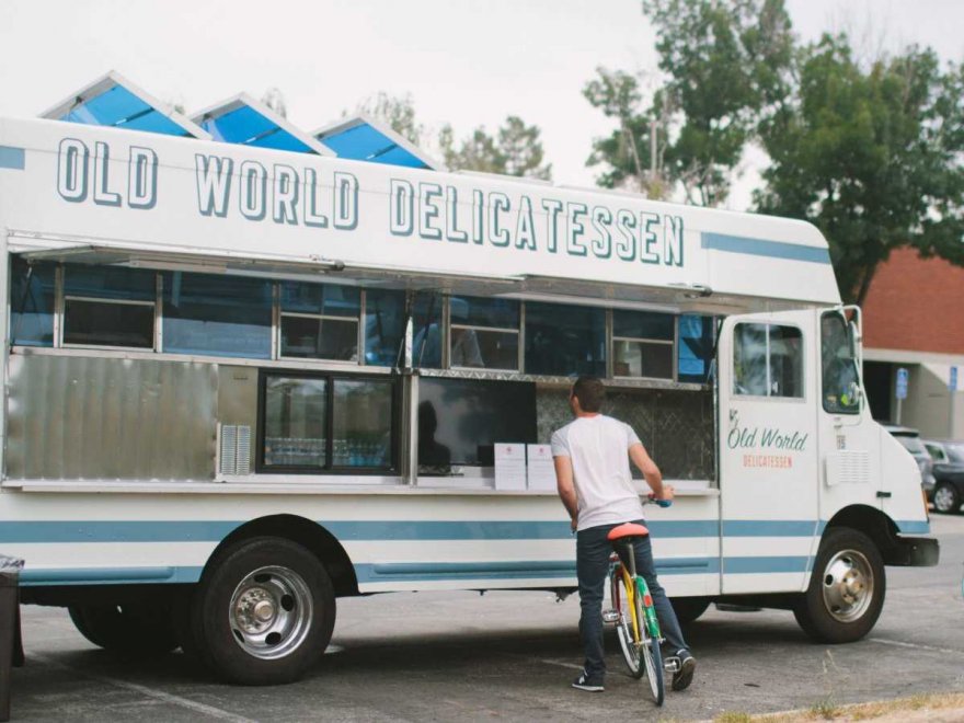 C помощью кафе на колесах Google кормит своих работников бесплатной едой
