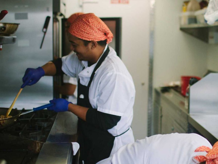 C помощью кафе на колесах Google кормит своих работников бесплатной едой