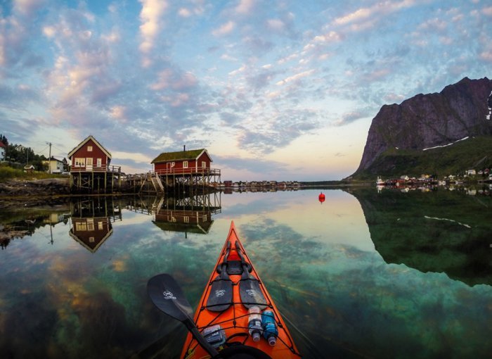 Необыкновенная красота норвежских фьордов из каяка (14 фото)