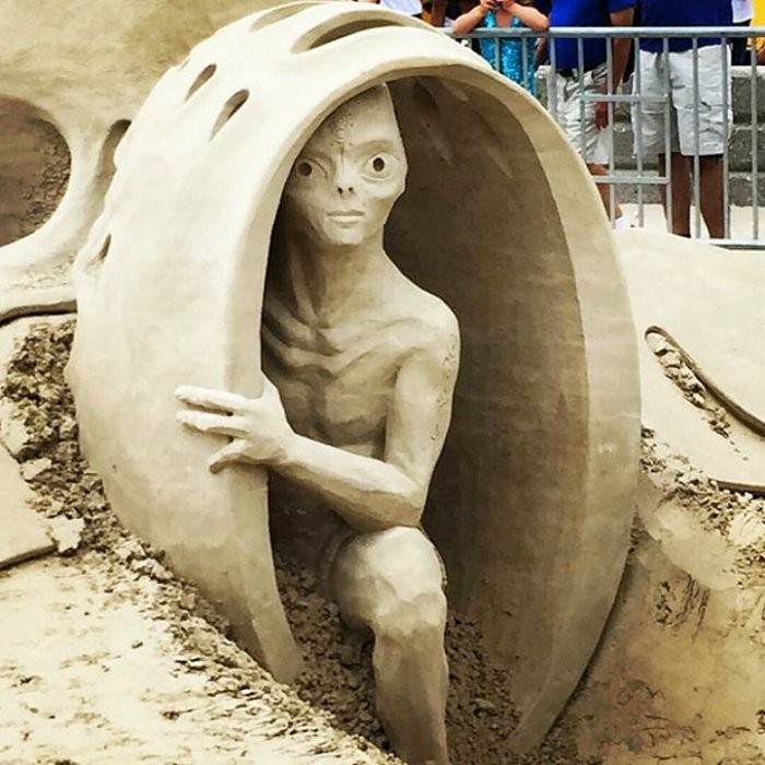 Необыкновенные скульптуры из песка (15 фото)