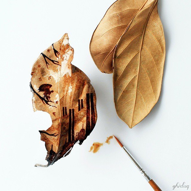 Восхитительные рисунки на листьях, нарисованных остатками утреннего кофе