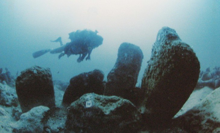 Постройки, спрятанные на дне моря