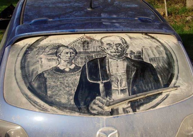 Искусство на грязных автомобильных стеклах