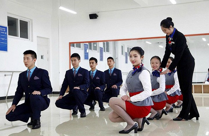 Тренировки китайских стюардесс