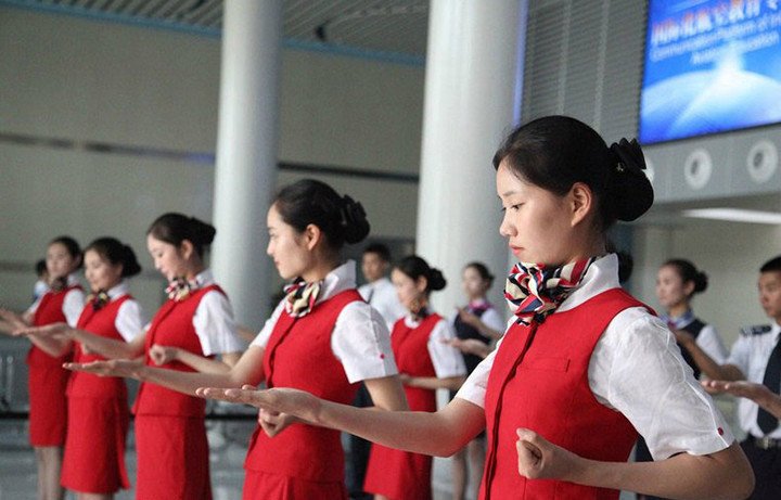 Тренировки китайских стюардесс