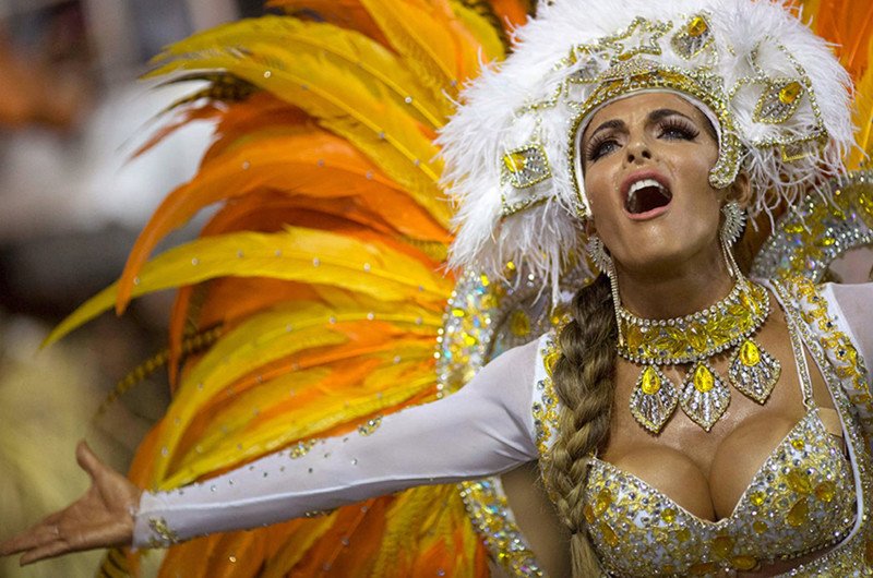 Знойные бразильянки на карнавале в Рио-де-Жанейро (22 фото)