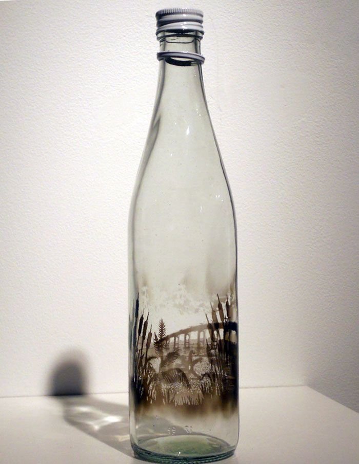 Необычные картины дымом внутри бутылок
