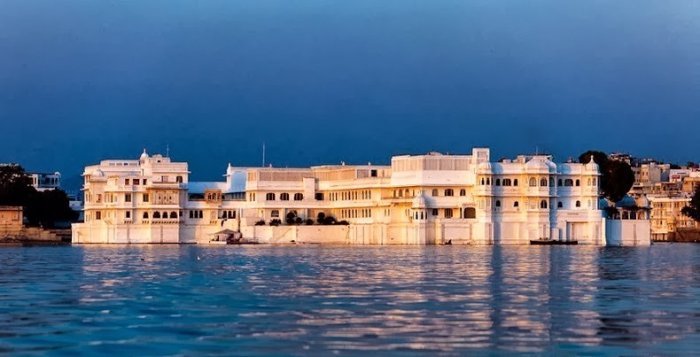 Плавающий дворец озера Пичола