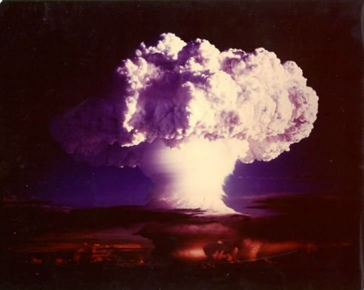 Мощные ядерные взрывы, заснятые на камеру