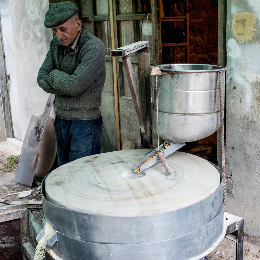Приготовление дагестанского деликатеса – урбеч