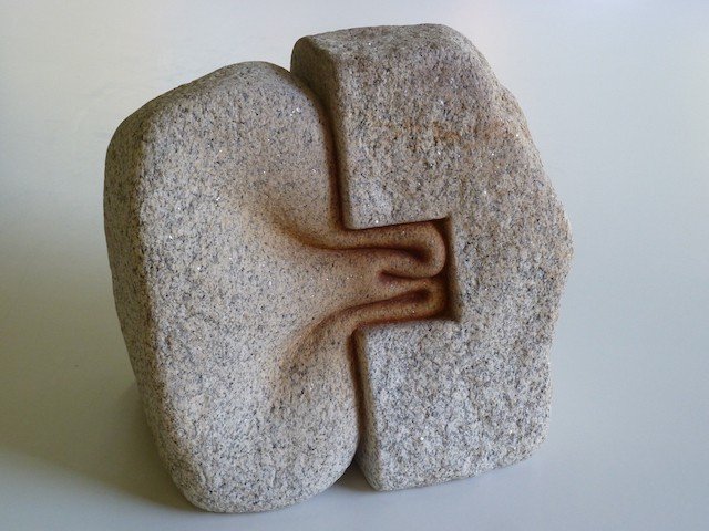 Cкульптор, который владеет искусством мять камни
