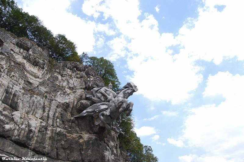 Памятник Георгию Победоносцу во Владикавказе