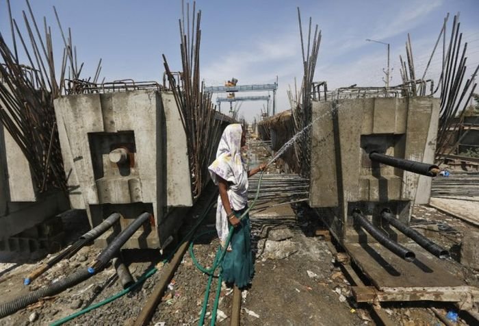 Повседневная жизнь граждан Индии в фотографиях (34 фото)