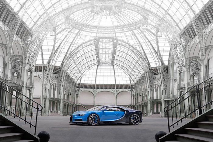 Мировая премьера гиперкара Bugatti Chiron на автошоу Geneva Motor Show 2016