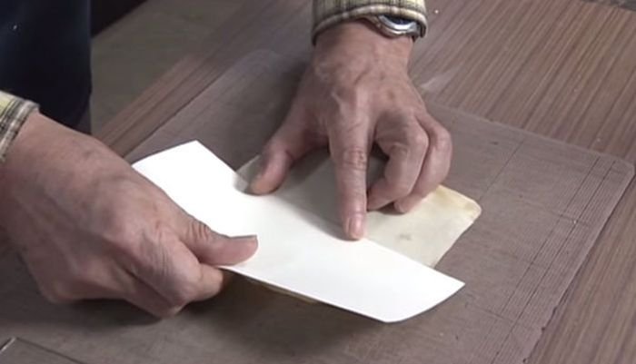 Японец Нобуо Окано реставрирует старые книги (14 фото)