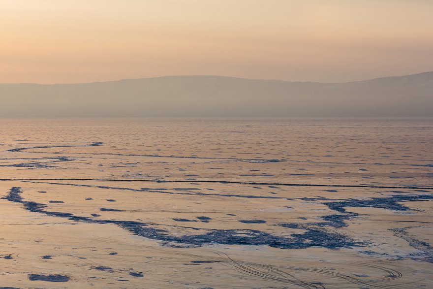 Озеро Байкал зимой: мир льда и ветра