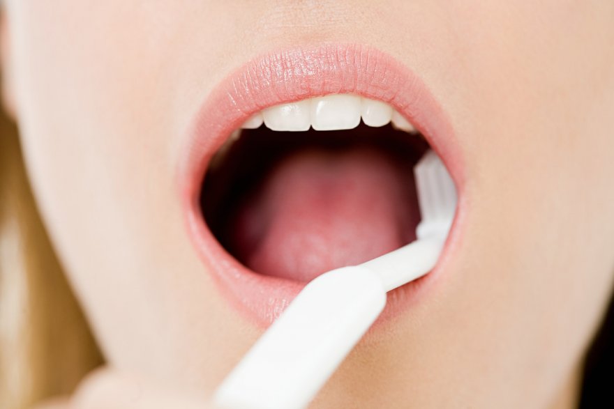 Шесть неожиданных причин и одно простое средство от неприятного запаха изо рта