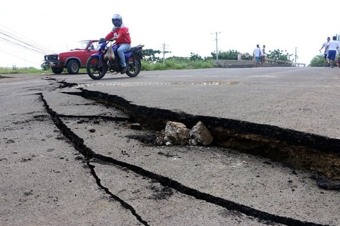 Последствия сильнейшего землетрясения в Эквадоре (25 фото)