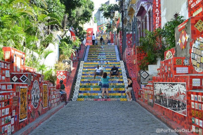 32 фотографии лестничного декора в разных городах мира