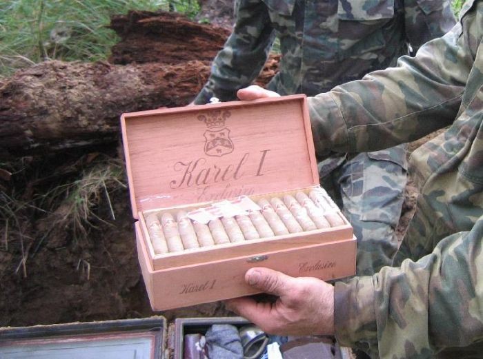 Обнаружение схрона времен Великой Отечественной войны (14 фото)